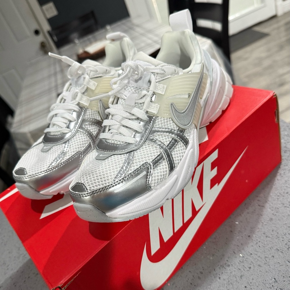 Nike V2K Run in White and Silver